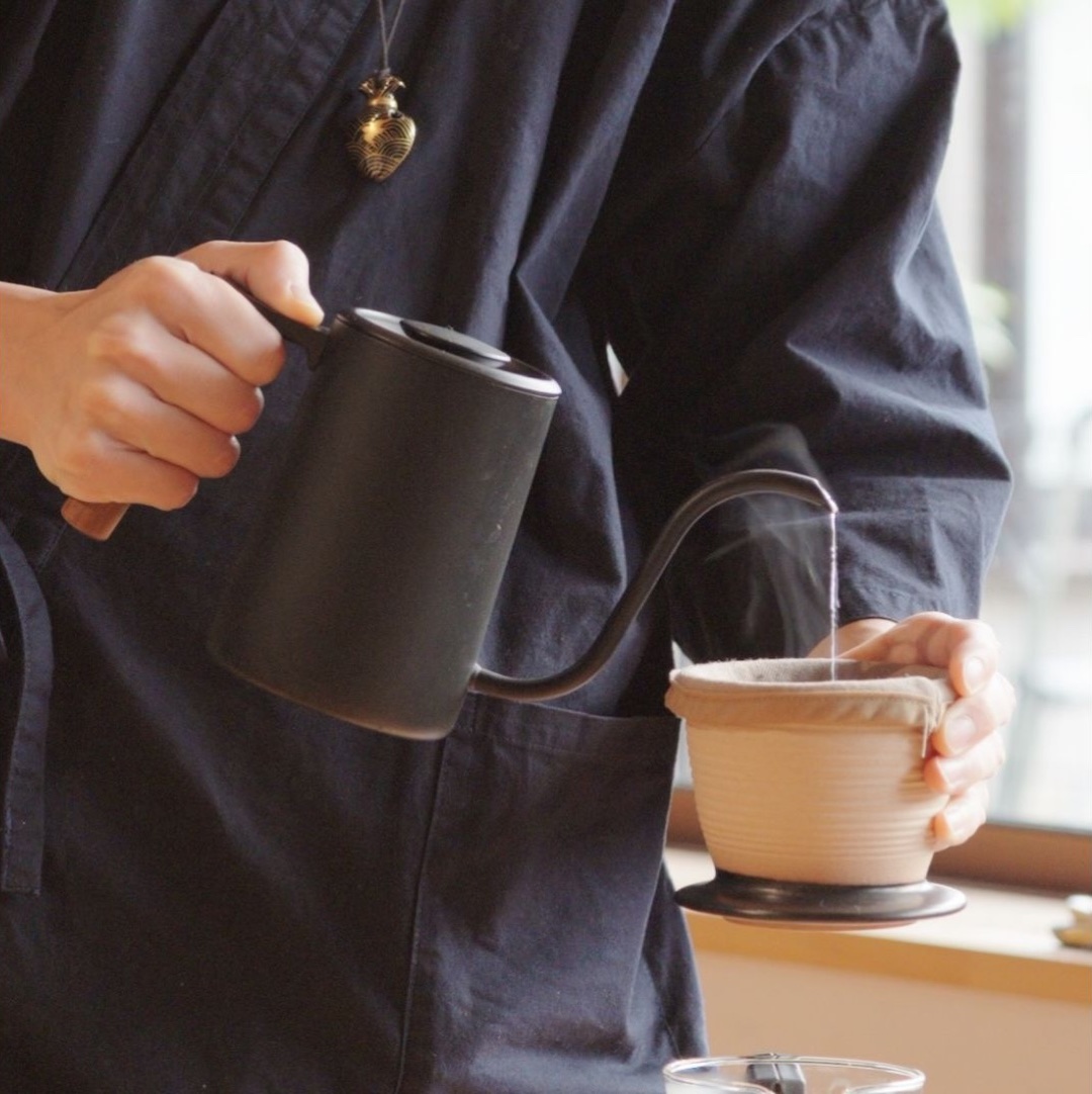 珈琲を淹れる — アトリエ喫茶たろう